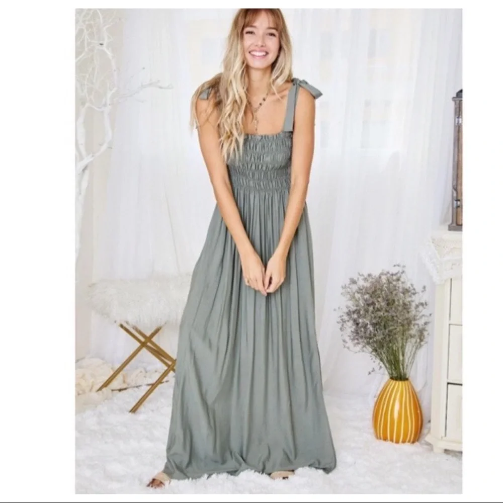 07 My Best Selling ✨Fabulous smocked tank maxi dress - Picture 2 of 6